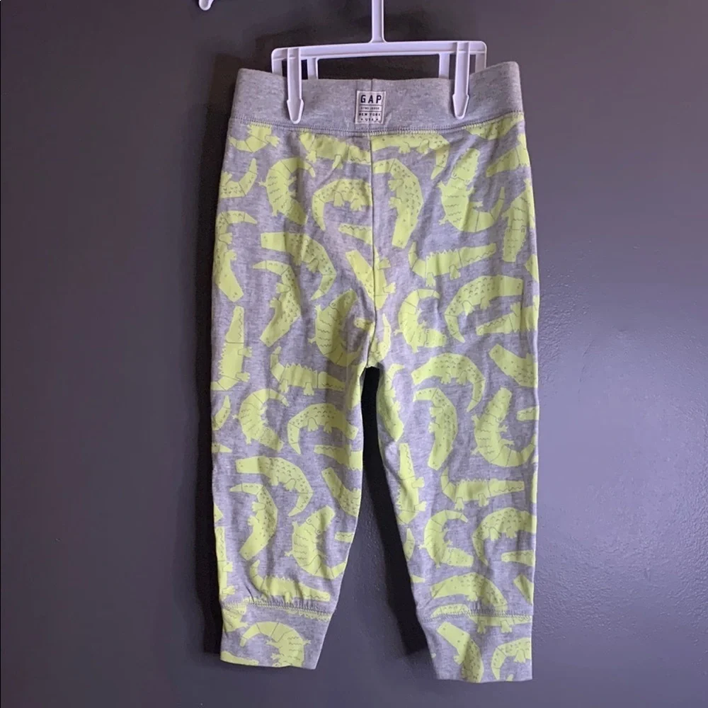 Baby Gap Gray and green toddlers Crocodile Print Bottoms size 2 years